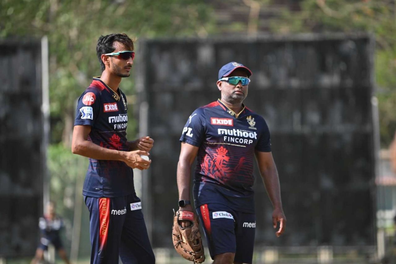 Shahbaz Ahmed and RCB spin bowling coach S Sriram practise in the nets, Mumbai, May 7, 2022