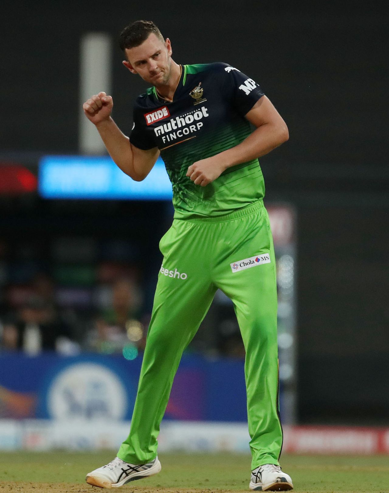 Josh Hazlewood picked up two wickets in two balls in the 16th over, Royal Challengers Bangalore vs Sunrisers Hyderabad, IPL 2022, Wankhede Stadium, Mumbai, May 8, 2022