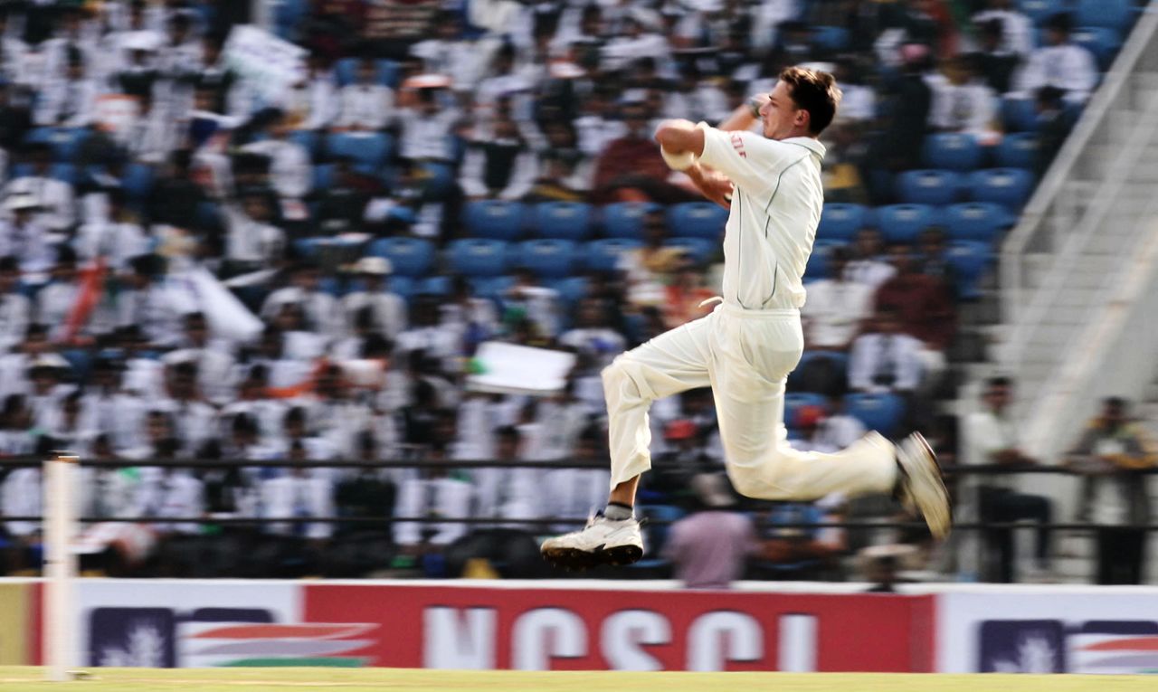 Dale Steyn bowls, India v South Africa, 1st Test, Nagpur, 4th day, February 9, 2010
