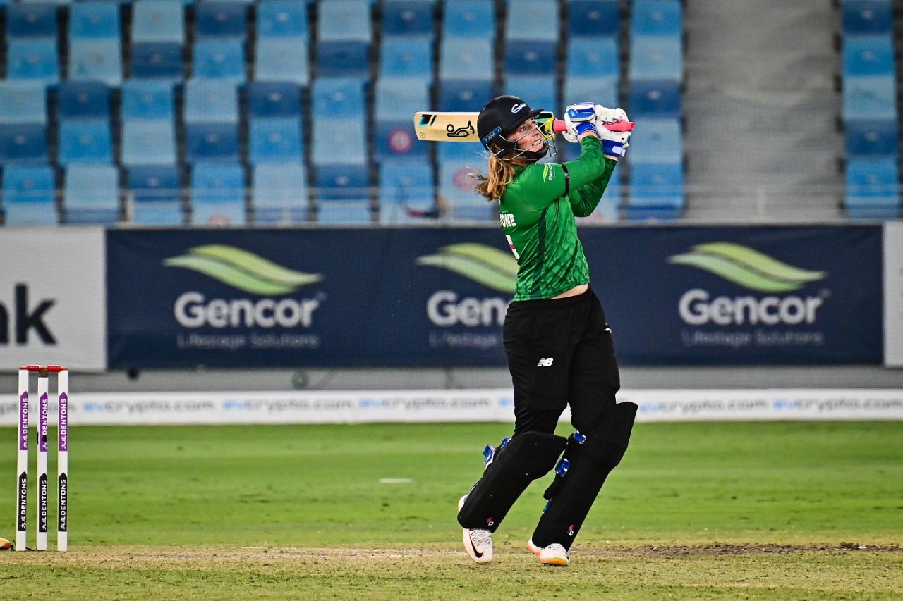 Sophie Ecclestone goes aerial, Falcons vs Spirit, 1st semi-final, Dubai, FairBreak Invitational Tournament, May 14, 2022