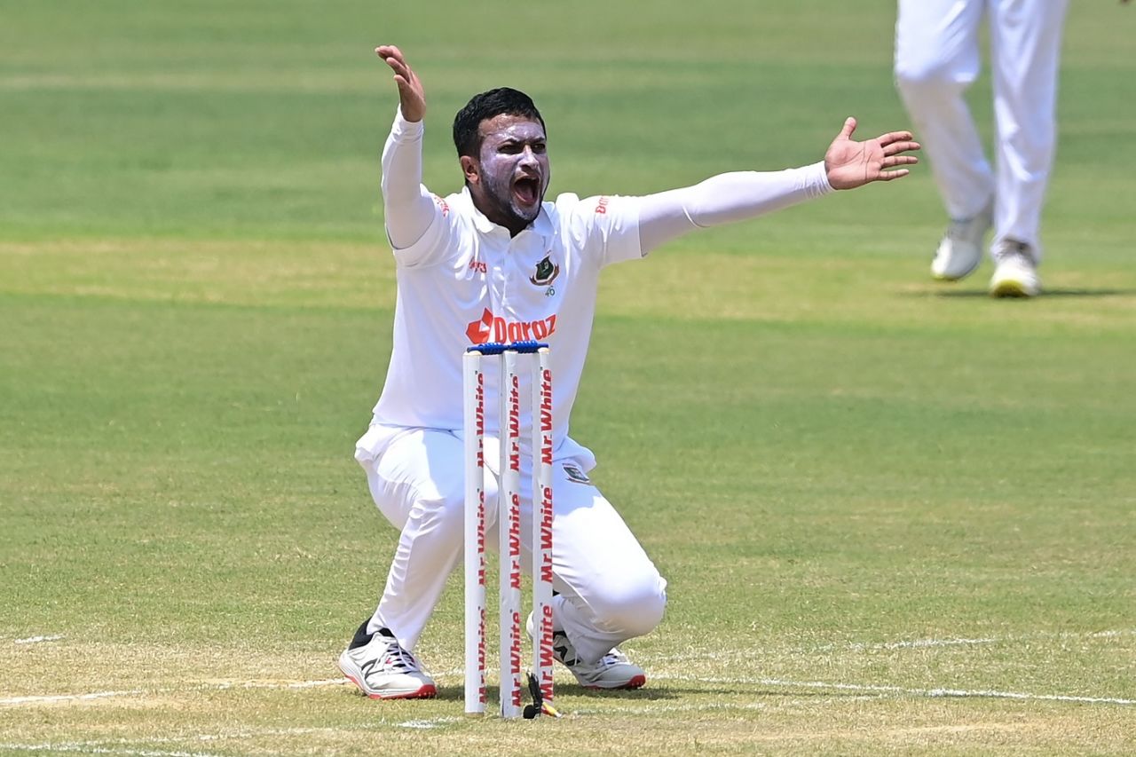 Shakib Al Hasan successfully appeals for lbw against Lasith Embuldeniya, Bangladesh vs Sri Lanka, 1st Test, Chattogram, 2nd day, May 16, 2022