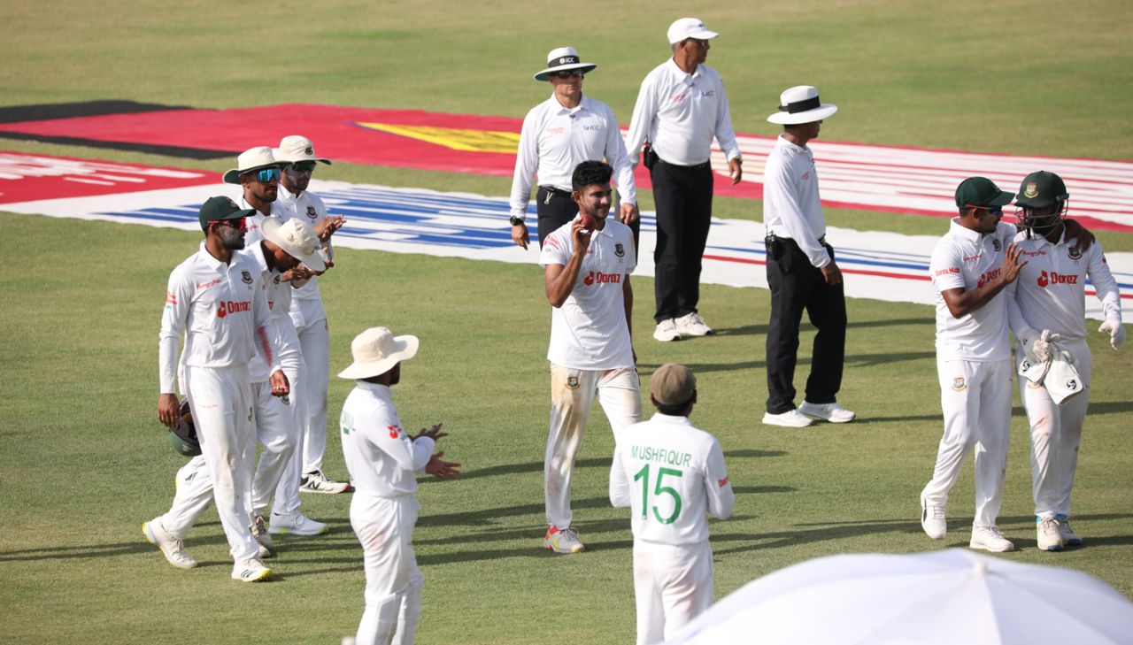 Nayeem Hasan is applauded on the way out after picking up six wickets in the innings, Bangladesh vs Sri Lanka, 1st Test, Chattogram, 2nd day, May 16, 2022