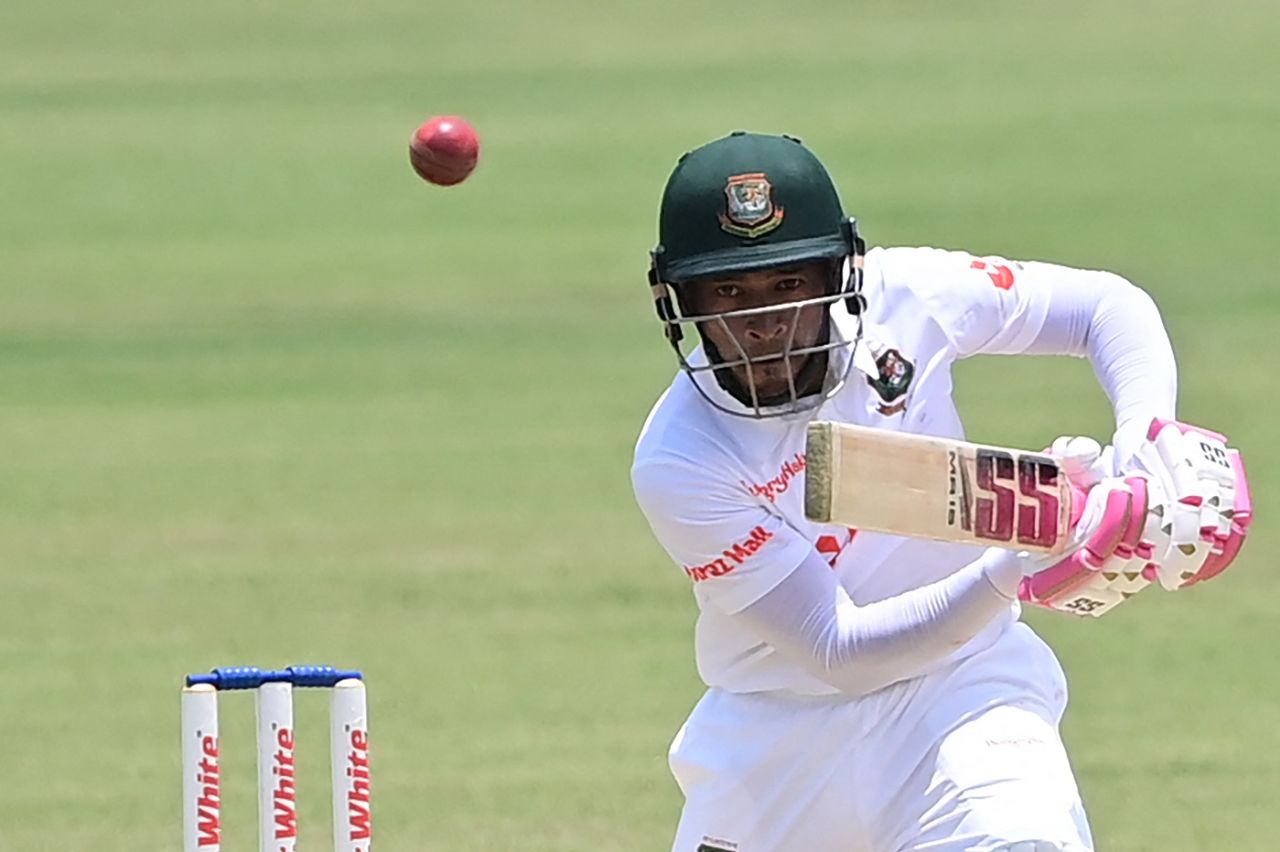 Mushfiqur Rahim plays a defensive shot, Bangladesh vs Sri Lanka, 1st Test, Chattogram, 4th day, May 18, 2022