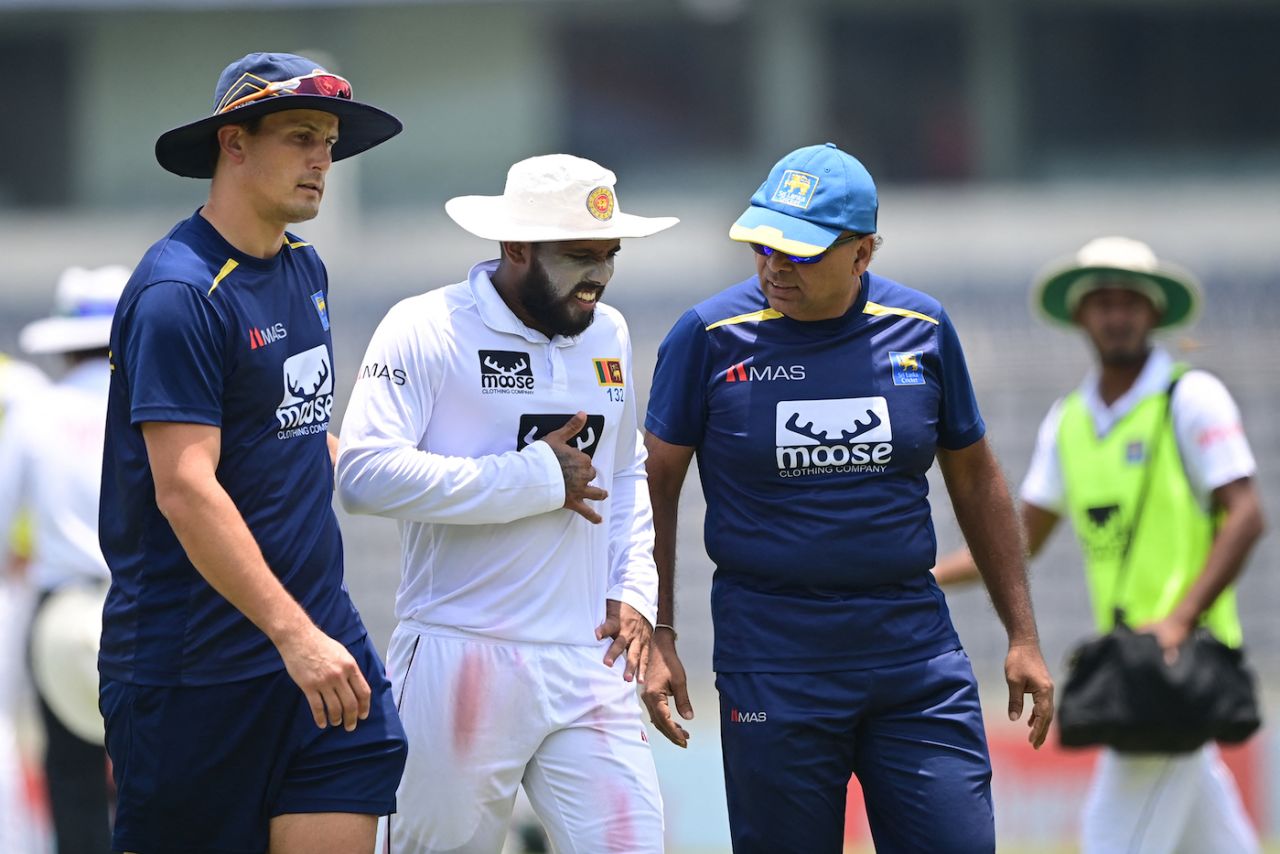 Kusal Mendis went off the field holding his chest in the last over before lunch, Bangladesh vs Sri Lanka, 2nd Test, Dhaka, 1st day, May 23, 2022