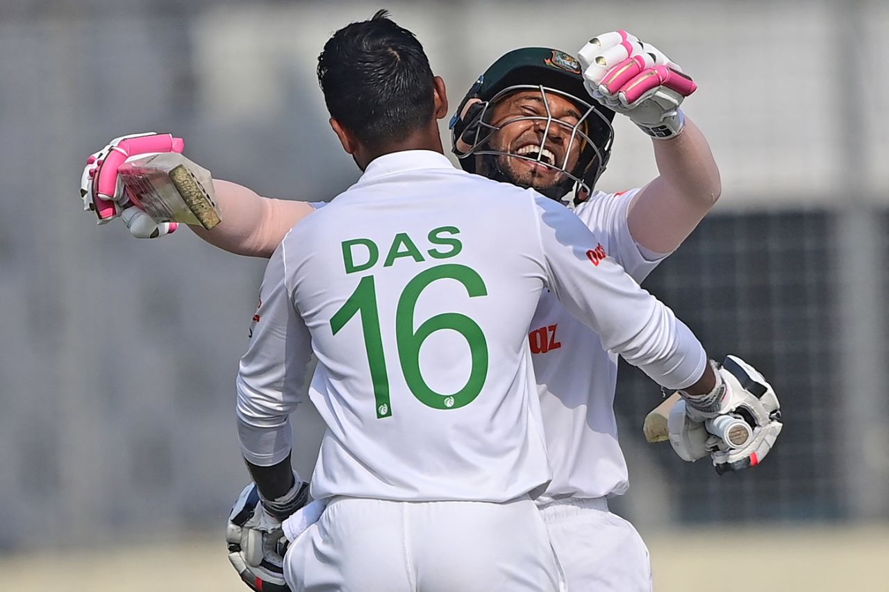 Litton Das embraces Mushfiqur Rahim after reaching his century, Bangladesh vs Sri Lanka, 2nd Test, Dhaka, 1st day, May 23, 2022