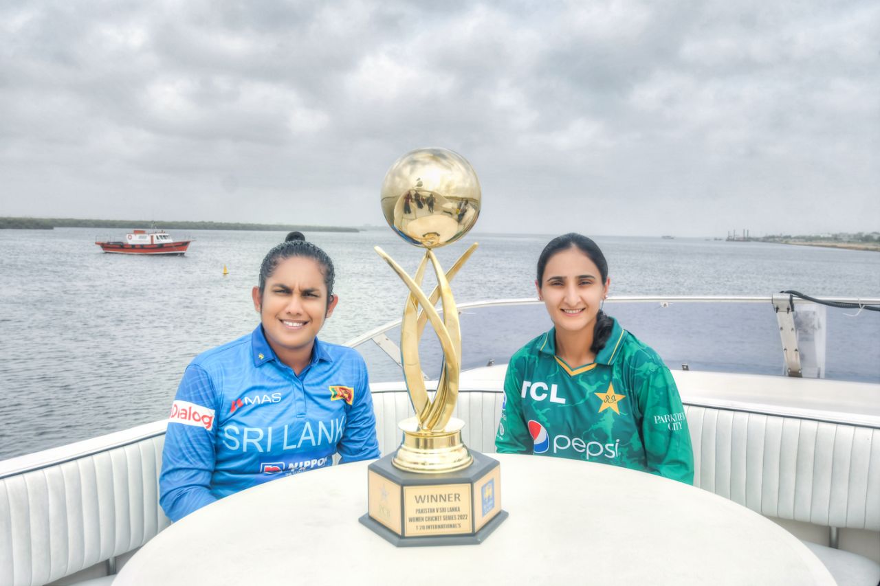 Chamari Athapaththu and Bismah Maroof pose with the T20I series trophy on a yacht off the Karachi coast, Karachi, May 23, 2022