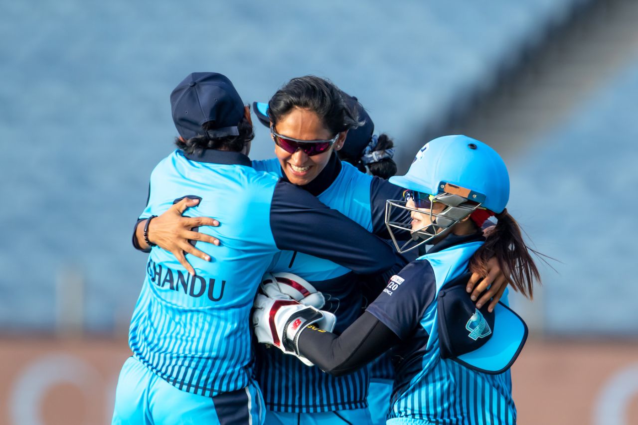 Her team-mates can't get enough of Harmanpreet Kaur after she pulled off a stunning catch at short third man to send back Shafali Verma, Supernovas vs Velocity, Women's T20 Challenge 2022, Pune, May 24, 2022