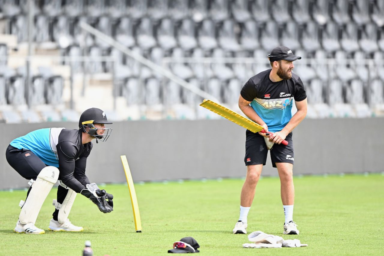 Tom Blundell (right) and Cam Fletcher train ahead of the first Test, South Africa tour of New Zealand, Christchurch, February 15, 2022