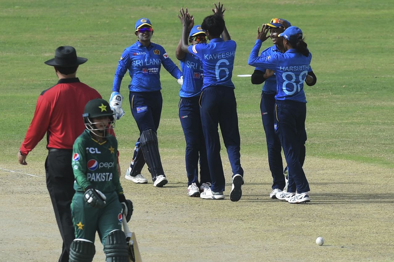 Sri Lanka players celebrate the dismissal of Gull Feroza, Pakistan Women vs Sri Lanka Women, 2nd T20I, Karachi, May 26, 2022
