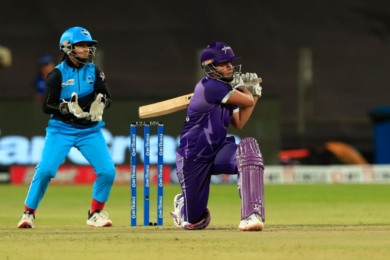 Shafali Verma plays a slog sweep, Supernovas vs Velocity, final, Women's T20 Challenge, Pune, May 28, 2022
