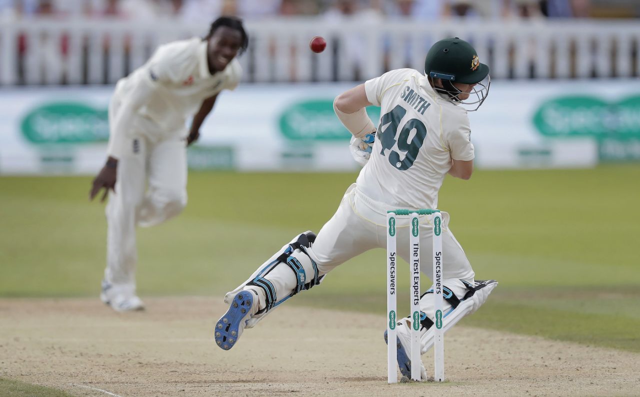 A Jofra Archer delivery hits Steven Smith in the head, England v Australia, 2nd Test, Lord's, 4th day, August 17, 2019