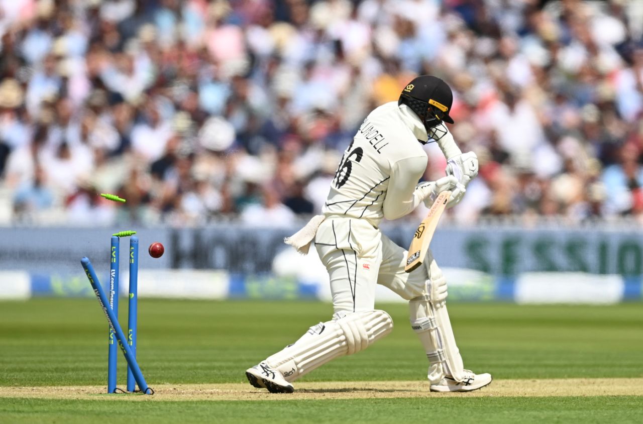 Tom Blundell was bowled by Matthew Potts for 14, England vs New Zealand, 1st Test, Day 1, Lord's, June 2, 2022