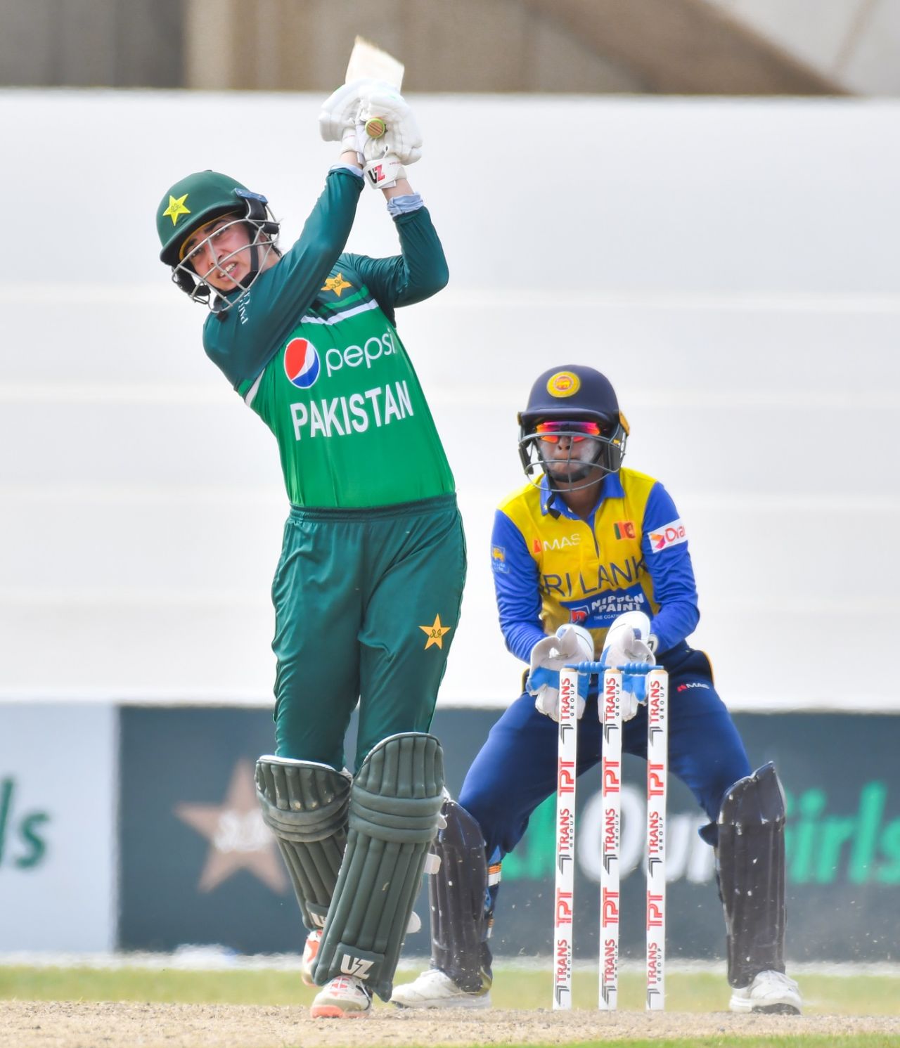 Aliya Riaz hits one over the bowler's head, Pakistan vs Sri Lanka, 3rd women's ODI, Karachi, June 5, 2022