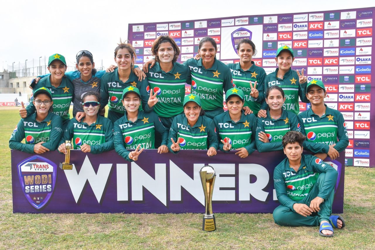 Pakistan players pose after winning the ODI series against Sri Lanka, Pakistan vs Sri Lanka, 3rd women's ODI, Karachi, June 5, 2022