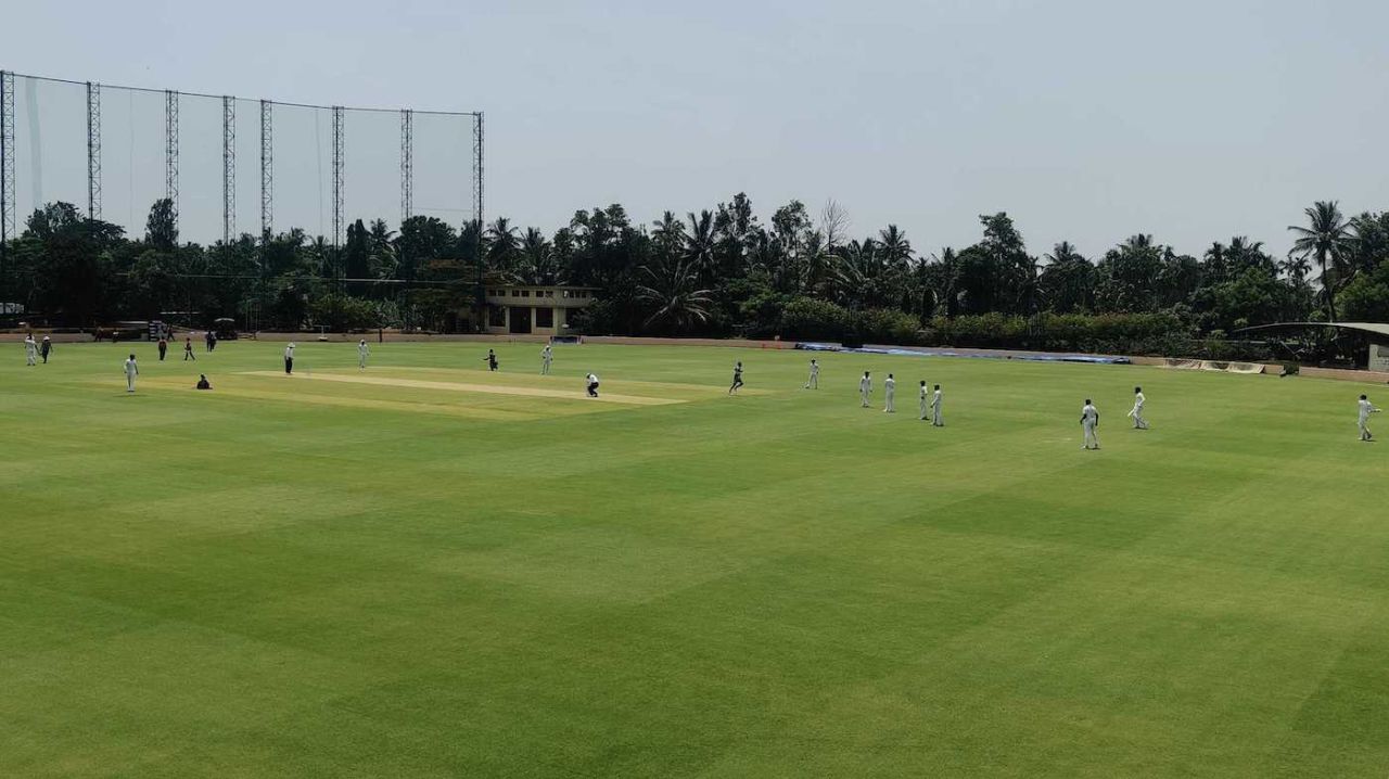 Players catch their breath during the drinks break, Punjab vs Madhya Pradesh, Ranji Trophy 2021-22, 4th quarter final, Alur, June 6, 2022