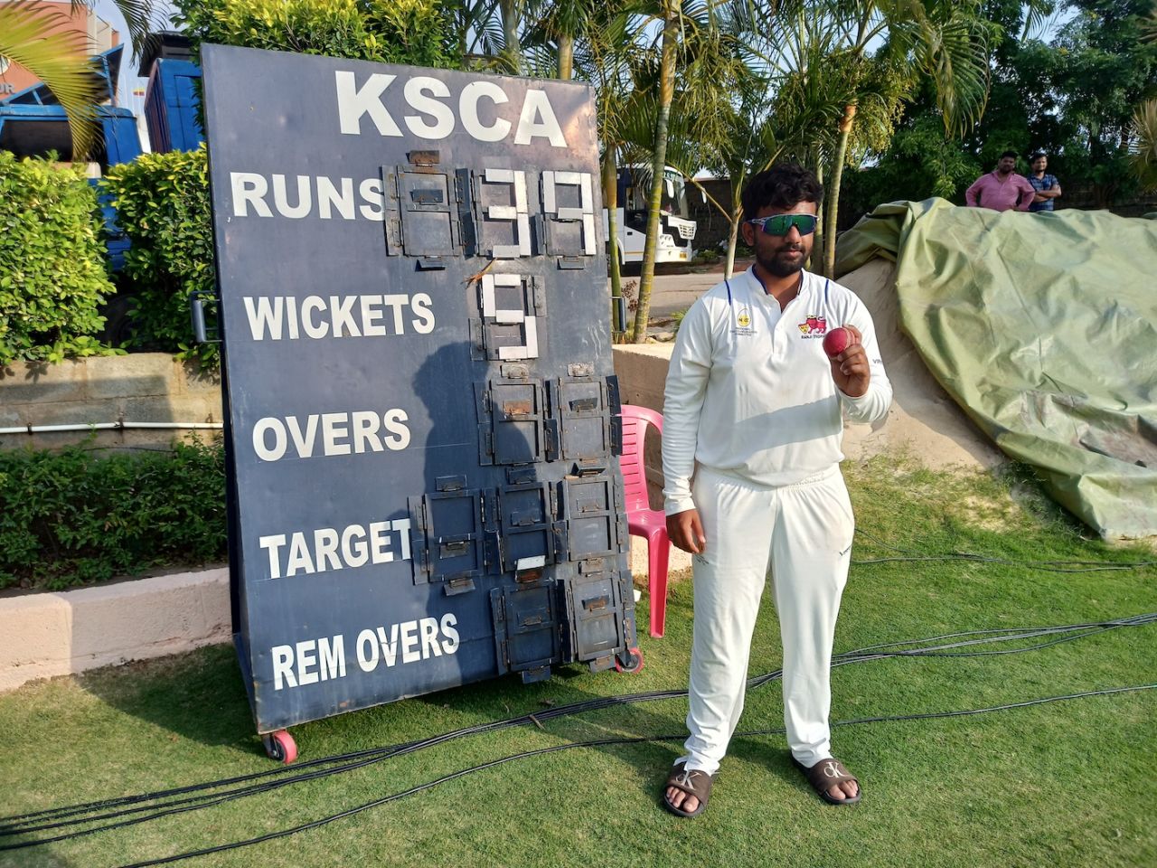 Shams Mulani holds the red ball with pride after his 5 for 39, Mumbai vs Uttarakhand, Ranji Trophy 2021-22, 2nd quarter final, Alur, June 8, 2022