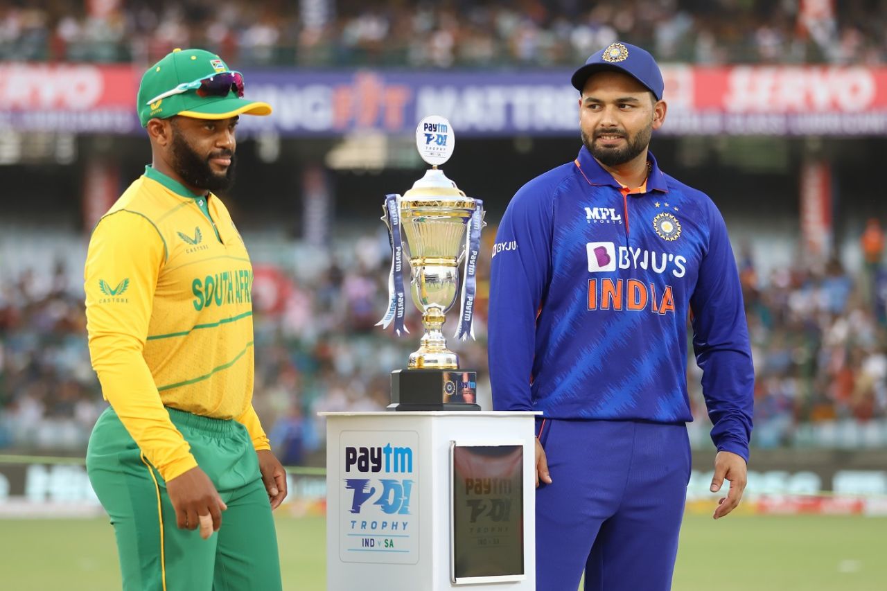 Captains Temba Bavuma and Rishabh Pant at the toss, India v South Africa, 1st T20I, Delhi, June 9, 2022