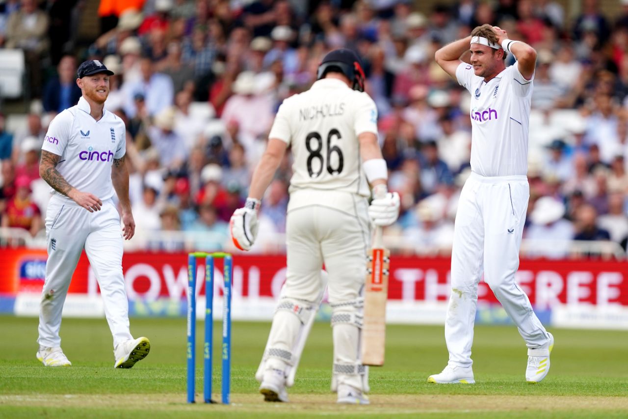 Stuart Broad and Ben Stokes react after Henry Nicholls gets a life in the slips, England vs New Zealand, 2nd Test, day 1, Trent Bridge, June 10, 2022