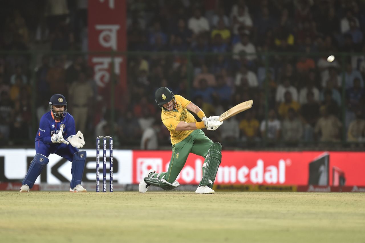 Dwaine Pretorius slog-sweeps Yuzvendra Chahal for the first of his four sixes of the match, India vs South Africa, 1st T20I, Delhi, June 9, 2022