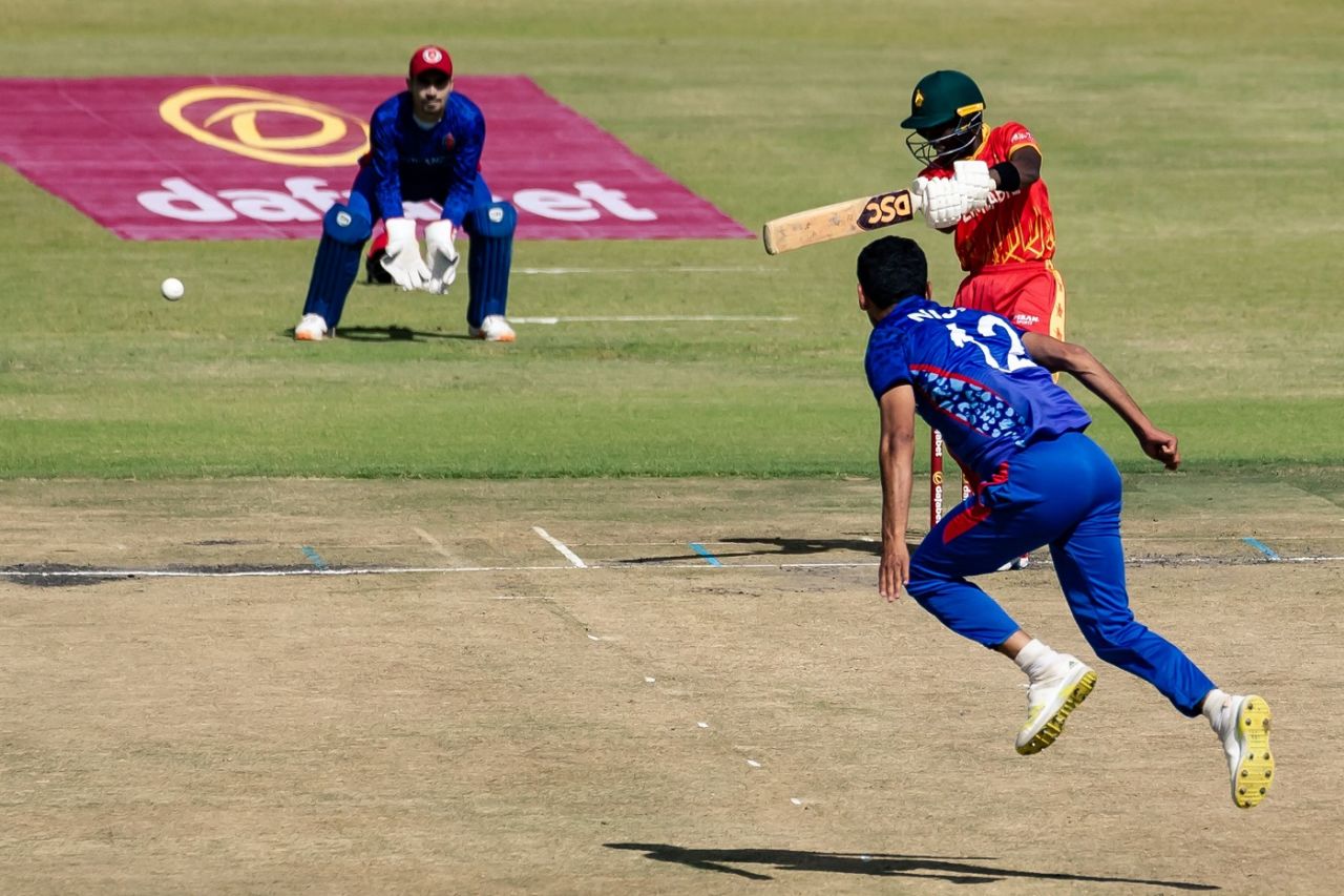 Wessley Madhevere slaps one away, Zimbabwe vs Afghanistan, 1st T20I Harare, June 11, 2022