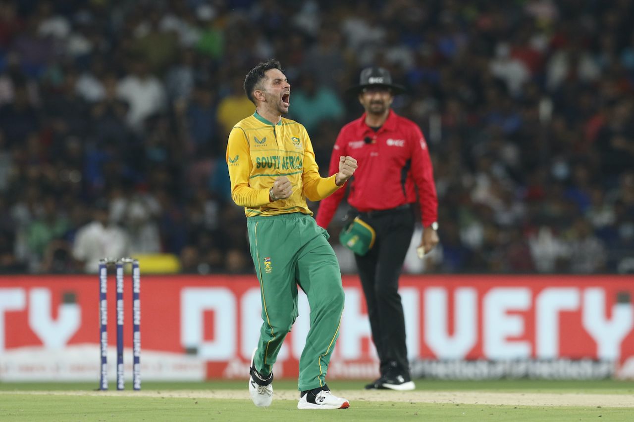 Keshav Maharaj celebrates after removing Rishabh Pant, India vs South Africa, 2nd T20, Cuttack, June 12, 2022