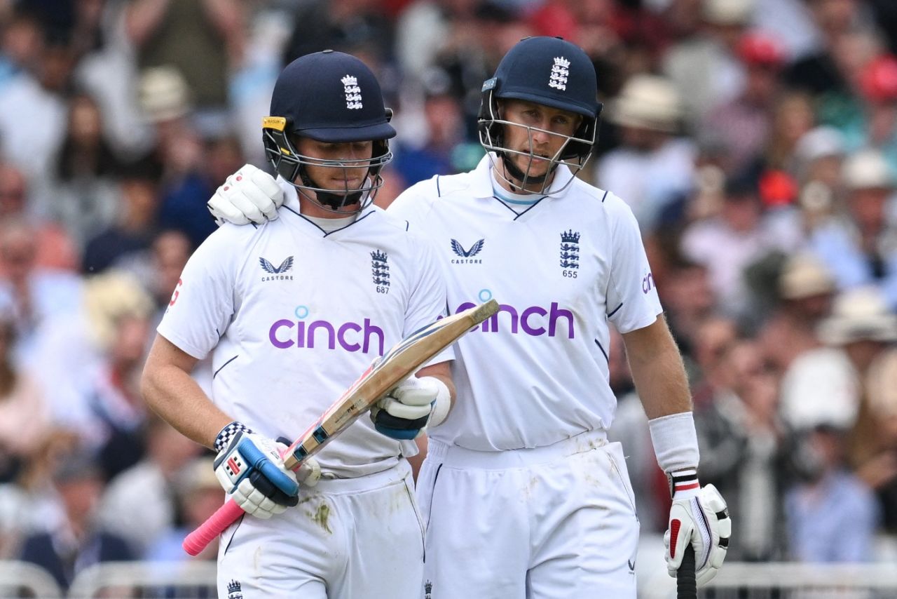 Joe Root consoles Ollie Pope after he fell for 145, England vs New Zealand, 2nd Test, Nottingham, 3rd day, June 12, 2022