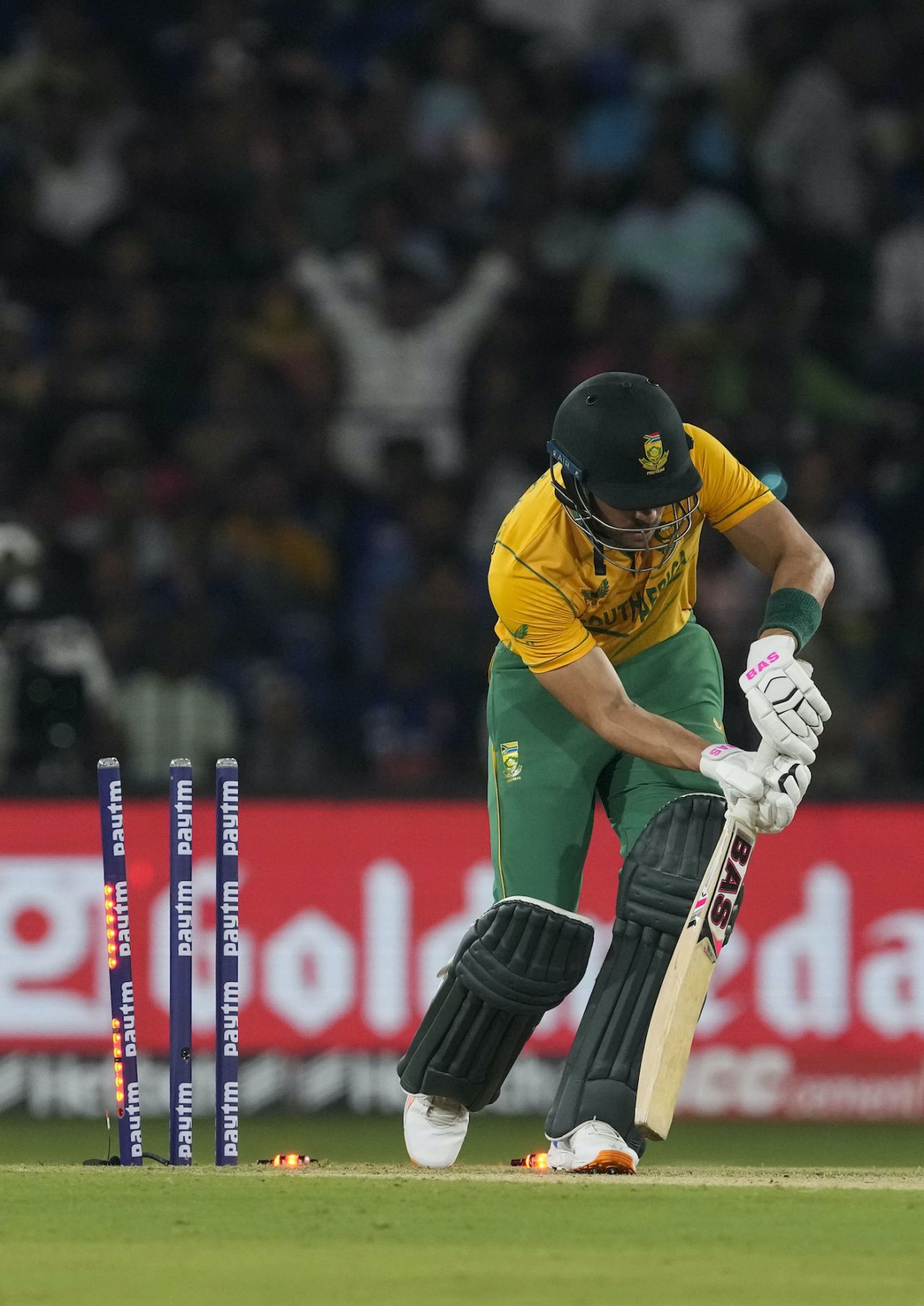 Reeza Hendricks was knocked over early by Bhuvneshwar Kumar, India vs South Africa, 2nd T20, Cuttack, June 12, 2022