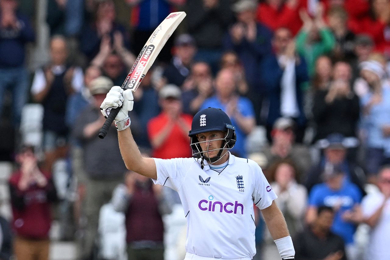 Joe Root acknowledges the ovation for his 150, England vs New Zealand, 2nd Test, Nottingham, 3rd day, June 12, 2022