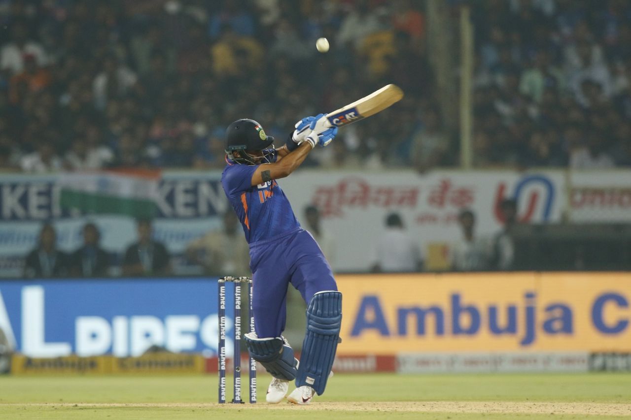 Shreyas Iyer tries to deal with a short ball, India vs South Africa, 3rd T20I, Visakhapatnam, June 14, 2022