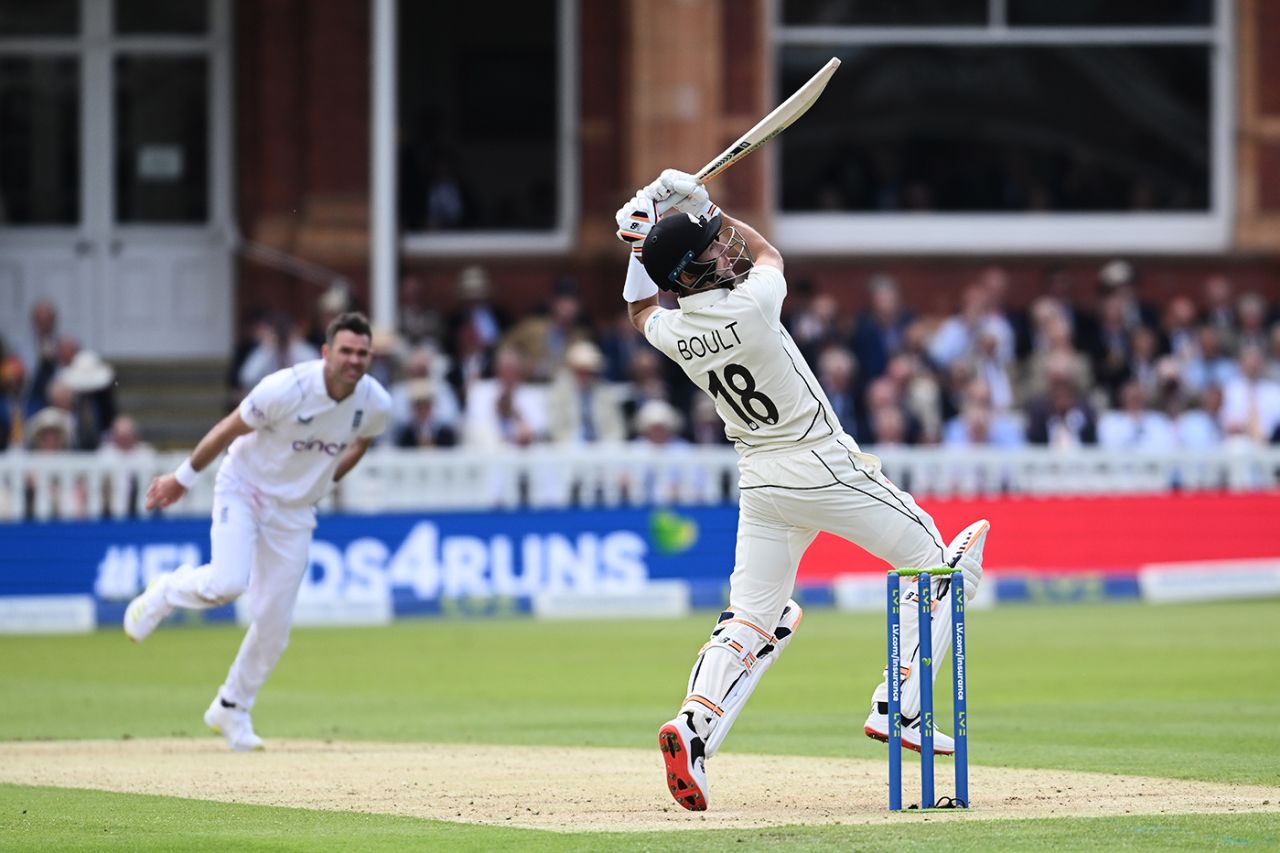 Trent Boult upper-cuts James Anderson, England vs New Zealand, 1st Test, Day 1, Lord's, June 2, 2022