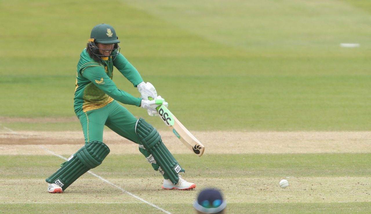Sune Luus targets the off side, Ireland vs South Africa, 3rd women's ODI, Dublin, June 17, 2022