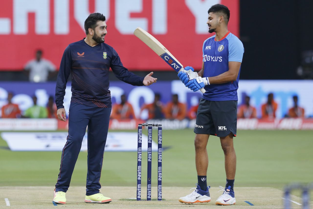 Tabraiz Shamsi and Shreyas Iyer have a friendly chat before the series decider, India vs South Africa, 5th T20I, Bengaluru, June 19, 2022
