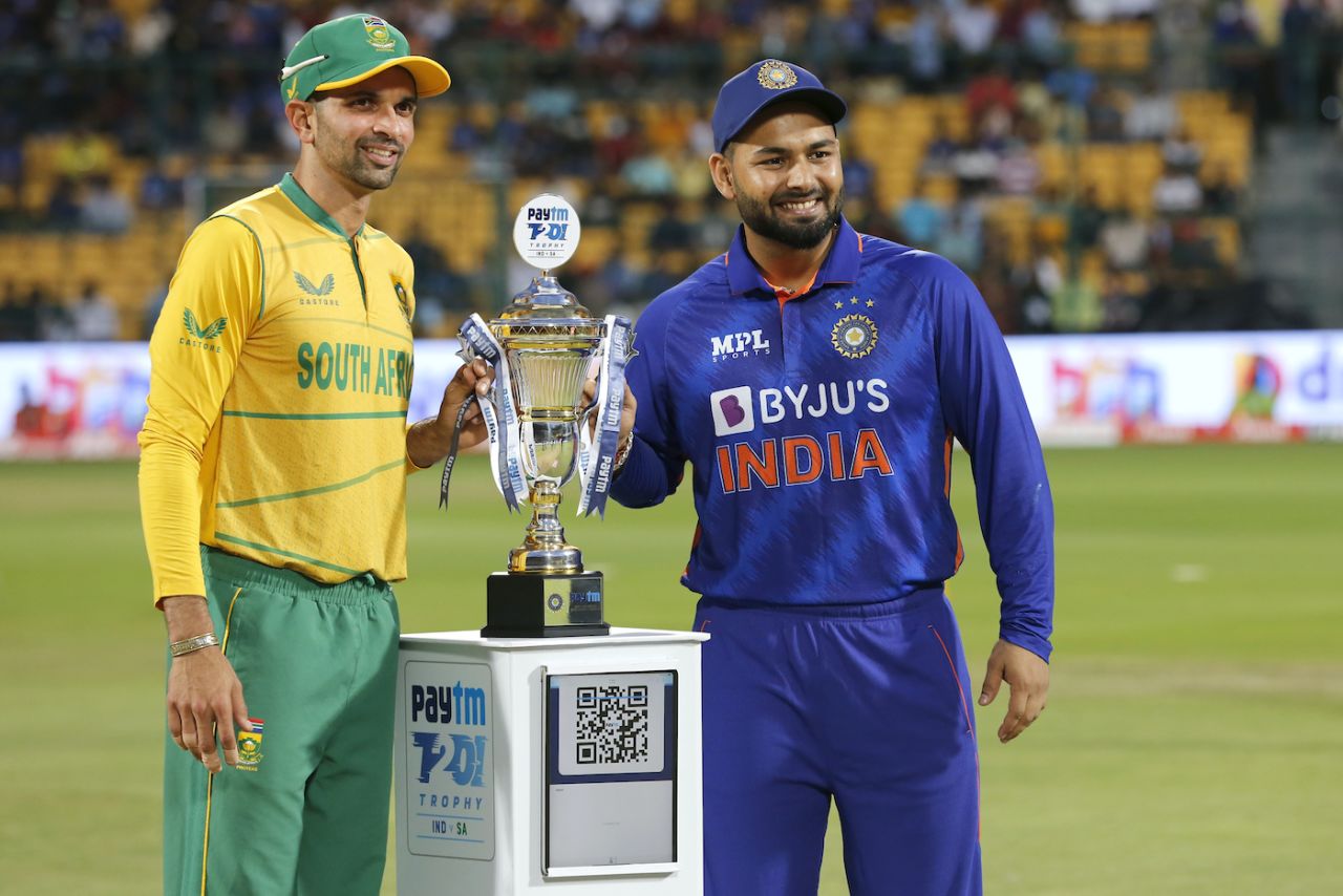 Rishabh Pant and Keshav Maharaj at the toss, India vs South Africa, 5th T20I, Bengaluru, June 19, 2022