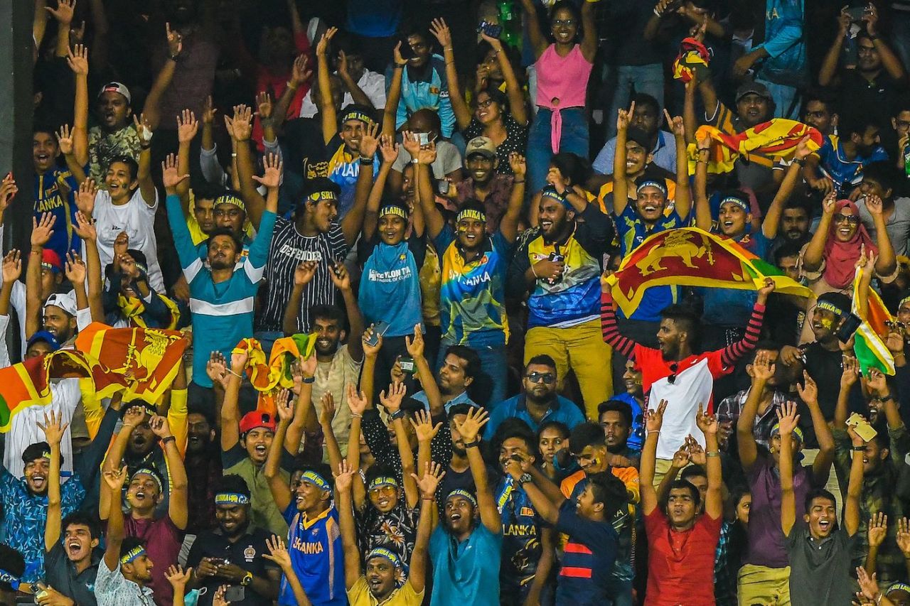 Local fans enjoyed Sri Lanka's batting in the third ODI, Sri Lanka vs Australia, 3rd ODI, Colombo, June 19, 2022