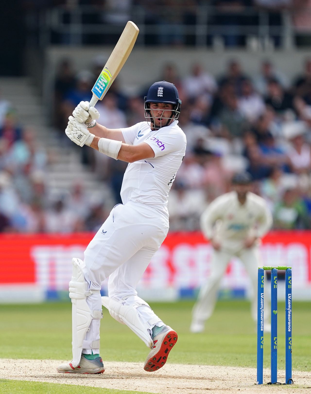 Jamie Overton contributed to an England fightback, England vs New Zealand, 3rd Test, Headingley, 2nd day, June 24, 2022