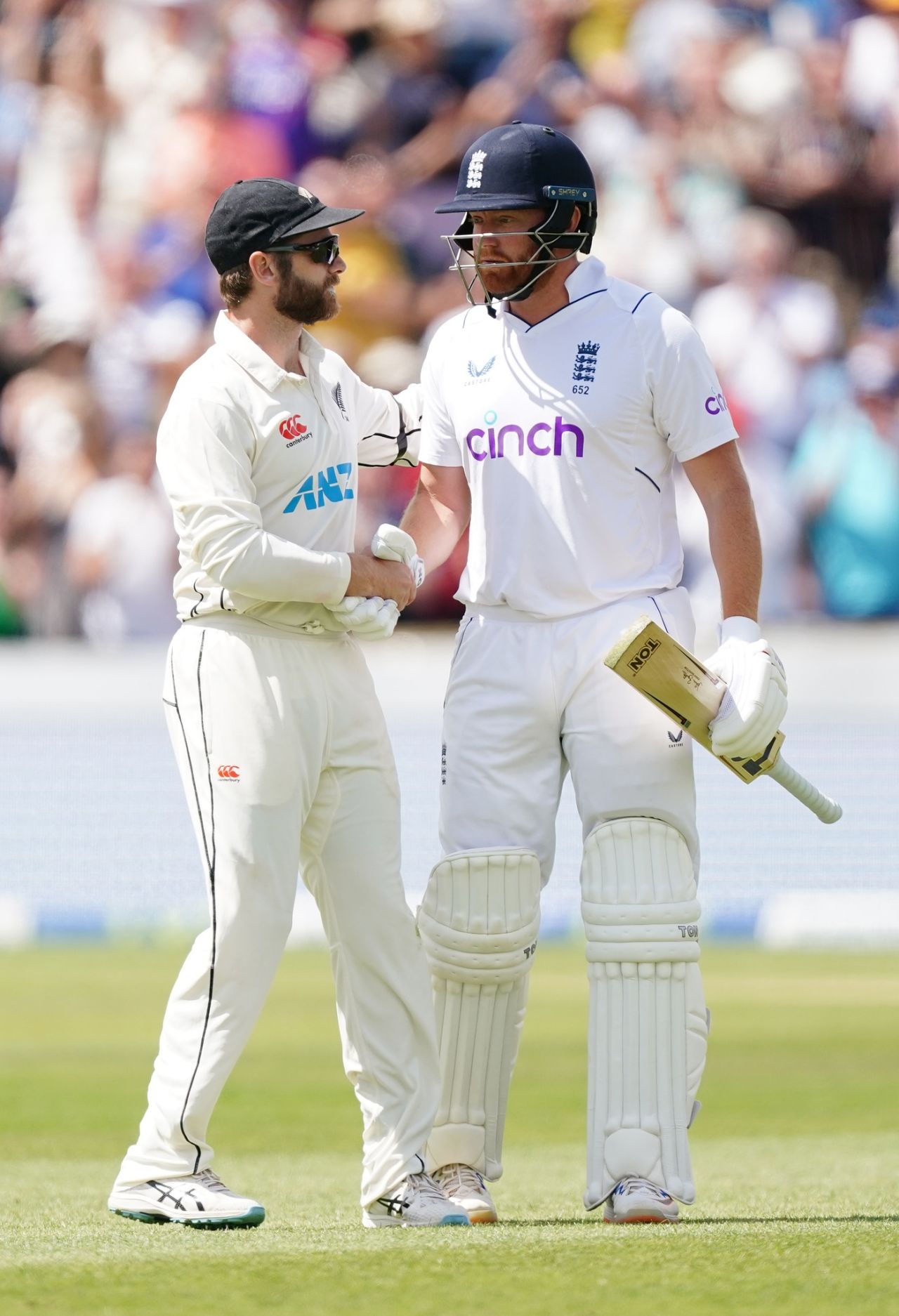 Kane Williamson congratulates Jonny Bairstow for his 162, England vs New Zealand, 3rd Test, Headingley, 3rd day, June 25, 2022