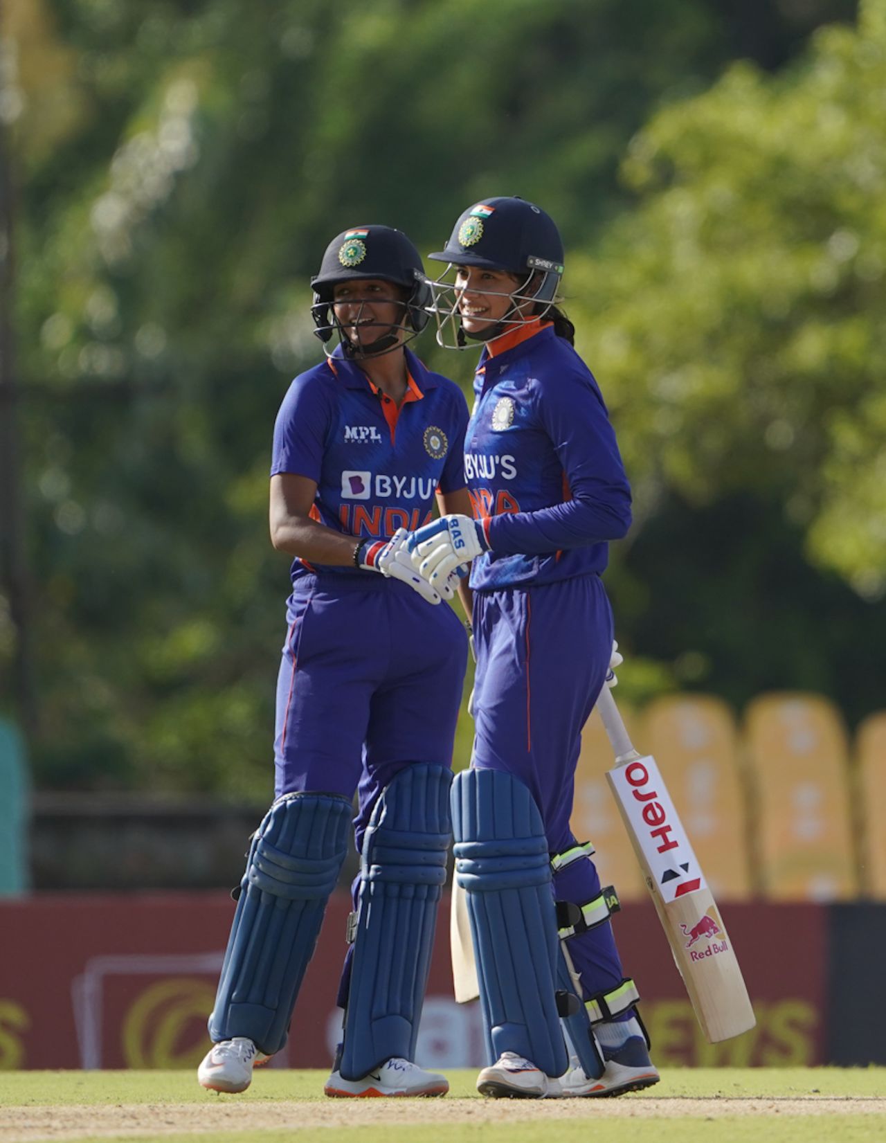 Smriti Mandhana and Harmanpreet Kaur share a light moment, Sri Lanka vs India, 2nd women's T20I, Dambulla, June 25, 2022