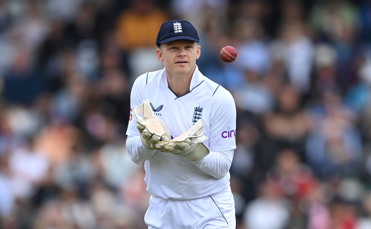 Sam Billings collects the ball after coming in as a Covid replacement, England vs New Zealand, 3rd Test, Headingley, 4th day, June 26, 2022
