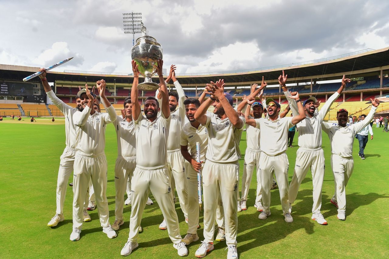 Madhya Pradesh celebrate after the win, Madhya Pradesh vs Mumbai, Ranji Trophy final 2021-22, Bangalore, June 26, 2022