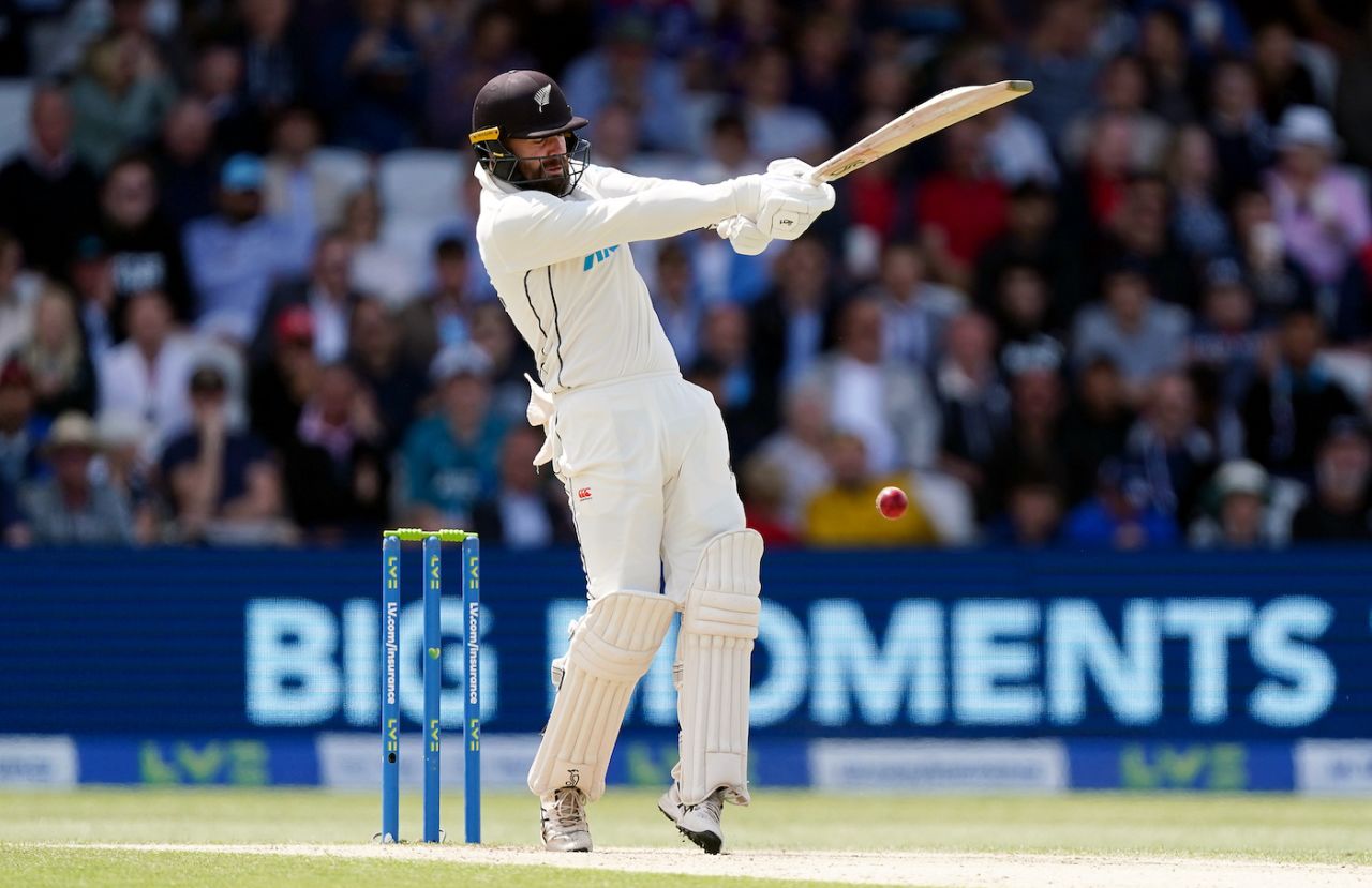 Tom Blundell gets into position to pull, England vs New Zealand, 3rd Test, Headingley, 4th day, June 26, 2022