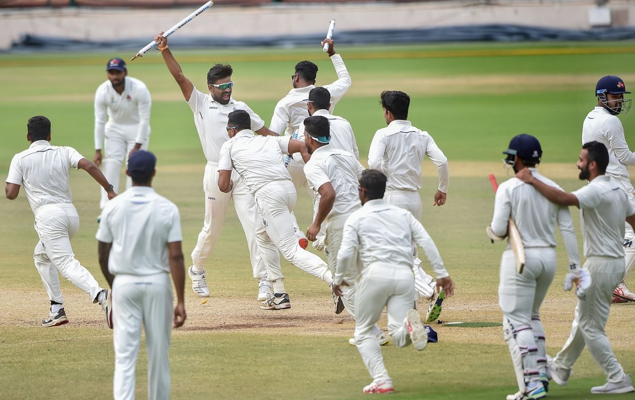 The winning moment: Madhya Pradesh players are ecstatic after winning their maiden Ranji Trophy title, Madhya Pradesh vs Mumbai, Ranji Trophy final 2021-22, Bangalore, June 26, 2022