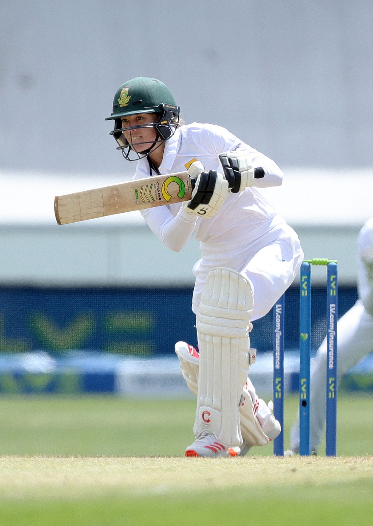 Anneke Bosch knocks the ball down, England vs South Africa, Only Women's Test, Taunton, 1st day, June 27, 2022