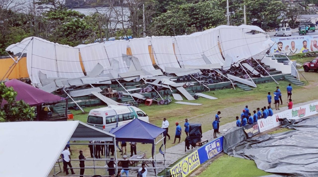 Strong winds blew down the temporary roof of a stand, Sri Lanka vs Australia, 1st Test, Galle, 2nd day, June 30, 2022