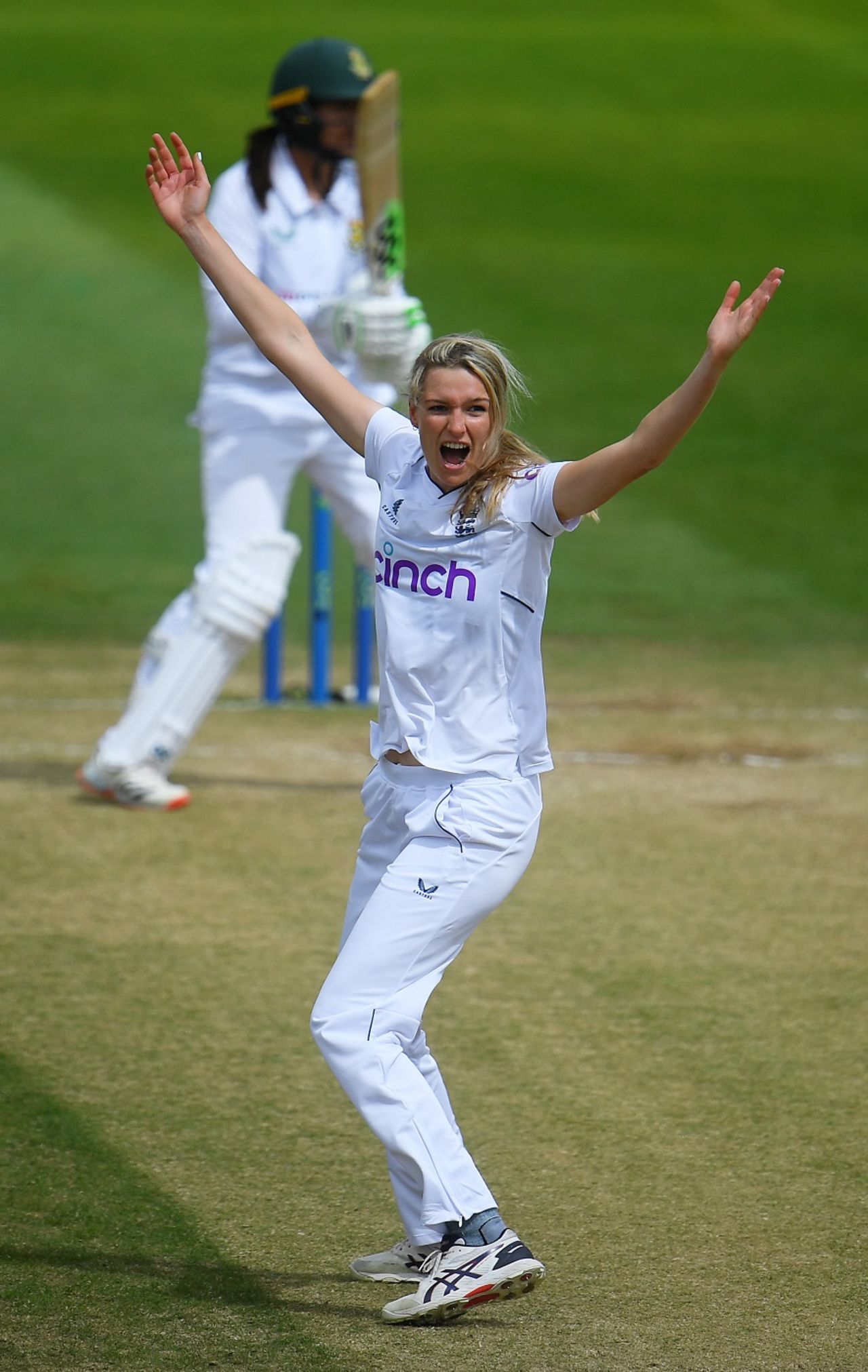 Lauren Bell appeals, England vs South Africa, Only Women's Test, Taunton, Day 4, June 30, 2022