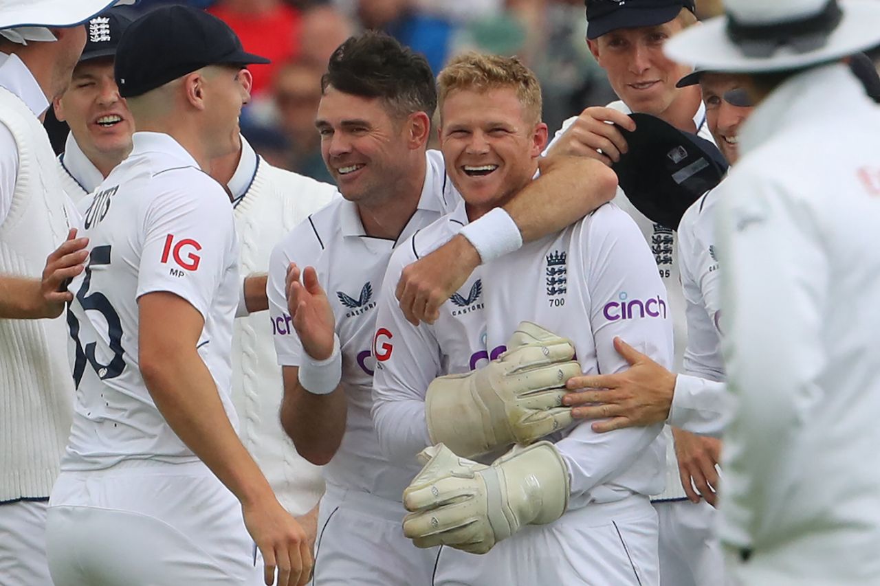 Sam Billings is the toast of the team after taking a stunning catch to dismiss Shreyas Iyer, England vs India, 5th Test, Birmingham, 1st day, July 1, 2022