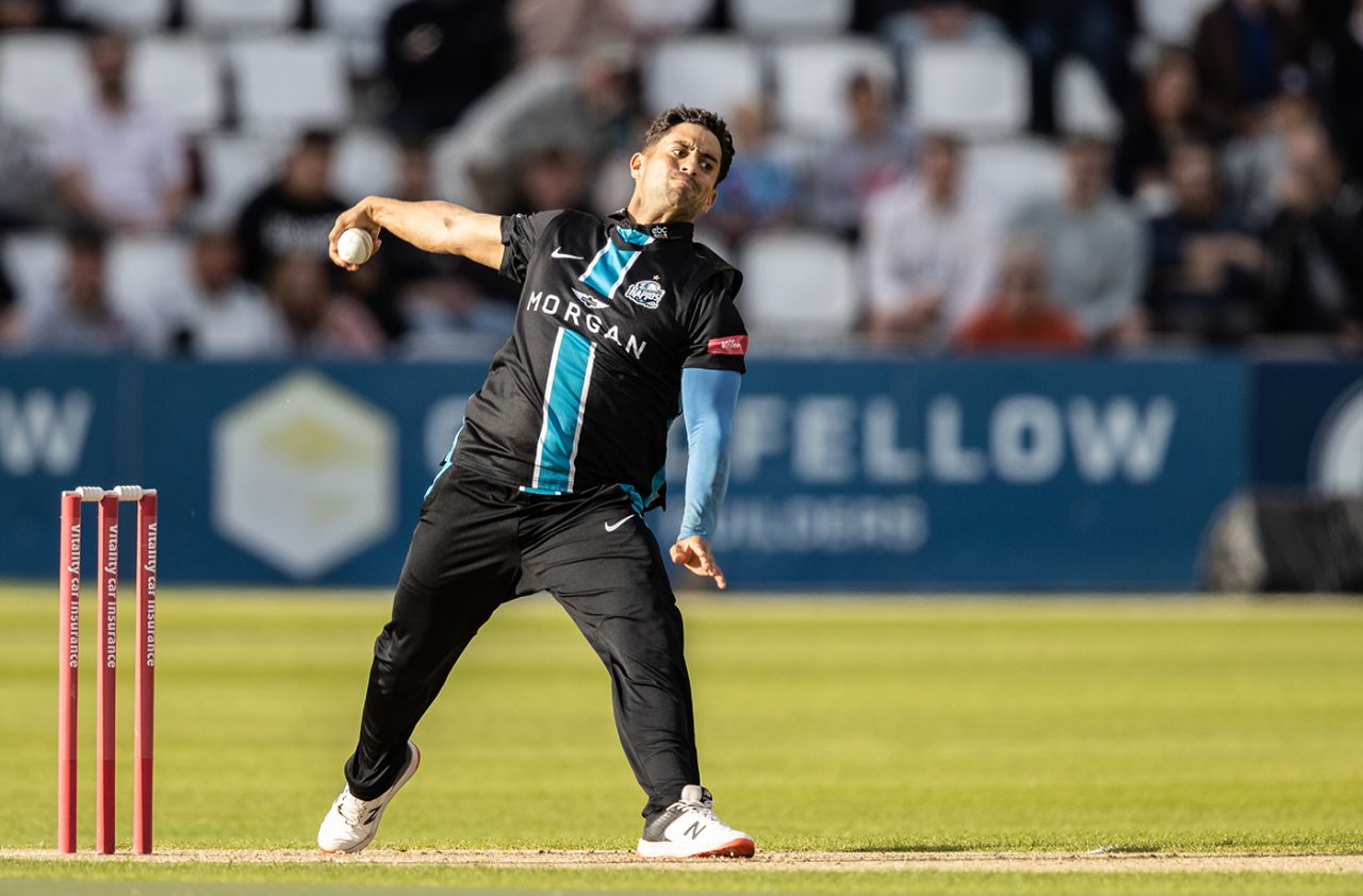 Brett D'Oliveira in his delivery stride, Northamptonshire vs Worcestershire, Wantage Road, June 9, 2022