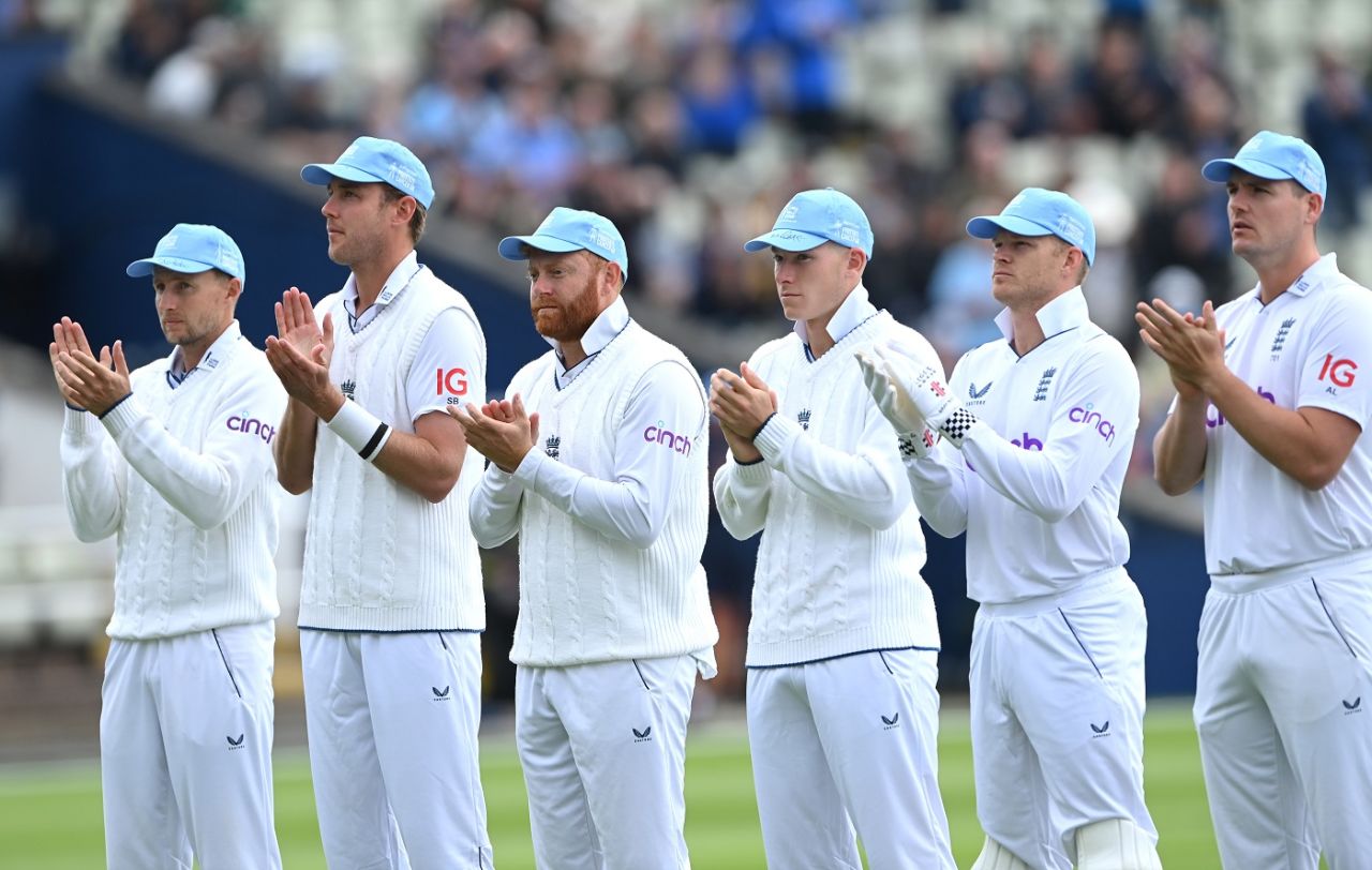 Players applaud on the 'Blue for Bob' day in support of Bob Willis Fund, England vs India, 5th Test, Birmingham, 2nd day, July 2, 2022