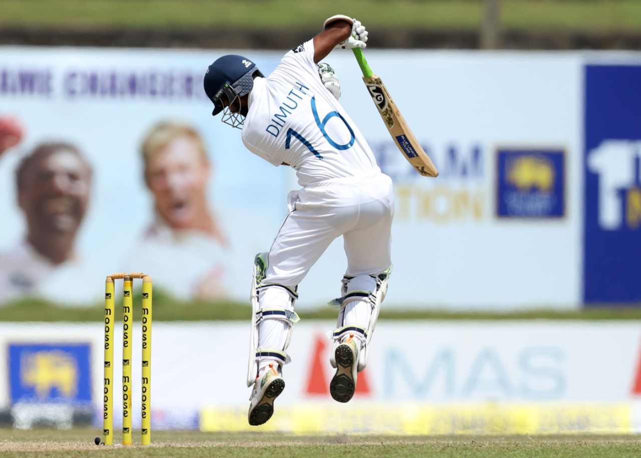 Dimuth Karunaratne cops a brute from Mitchell Starc, Sri Lanka vs Australia, 2nd Test, Galle, July 9, 2022