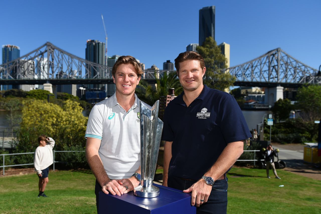 Adam Zampa and Shane Watson with the T20 World Cup trophy, Brisbane, July 15, 2022