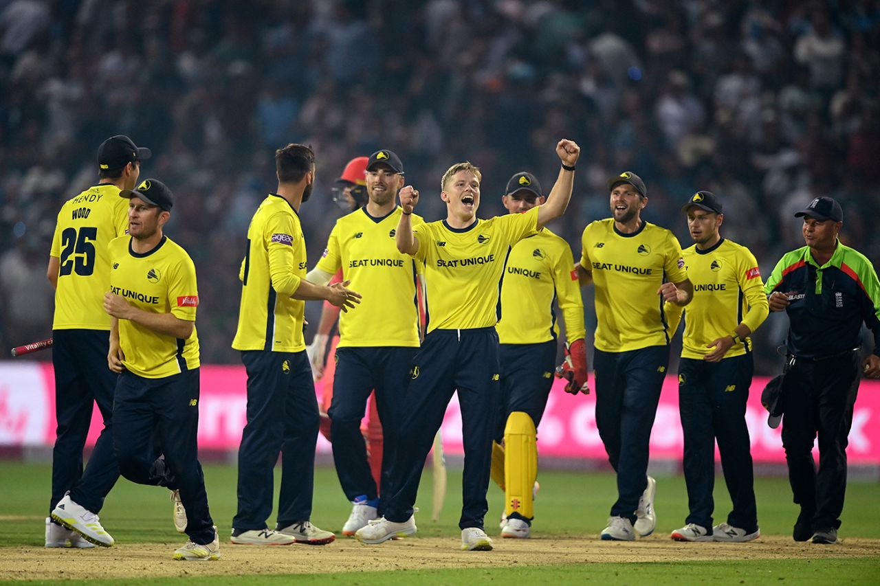 Nathan Ellis celebrates a dramatic win with team-mates, Final, Lancashire vs Hampshire, July 16, 2022
